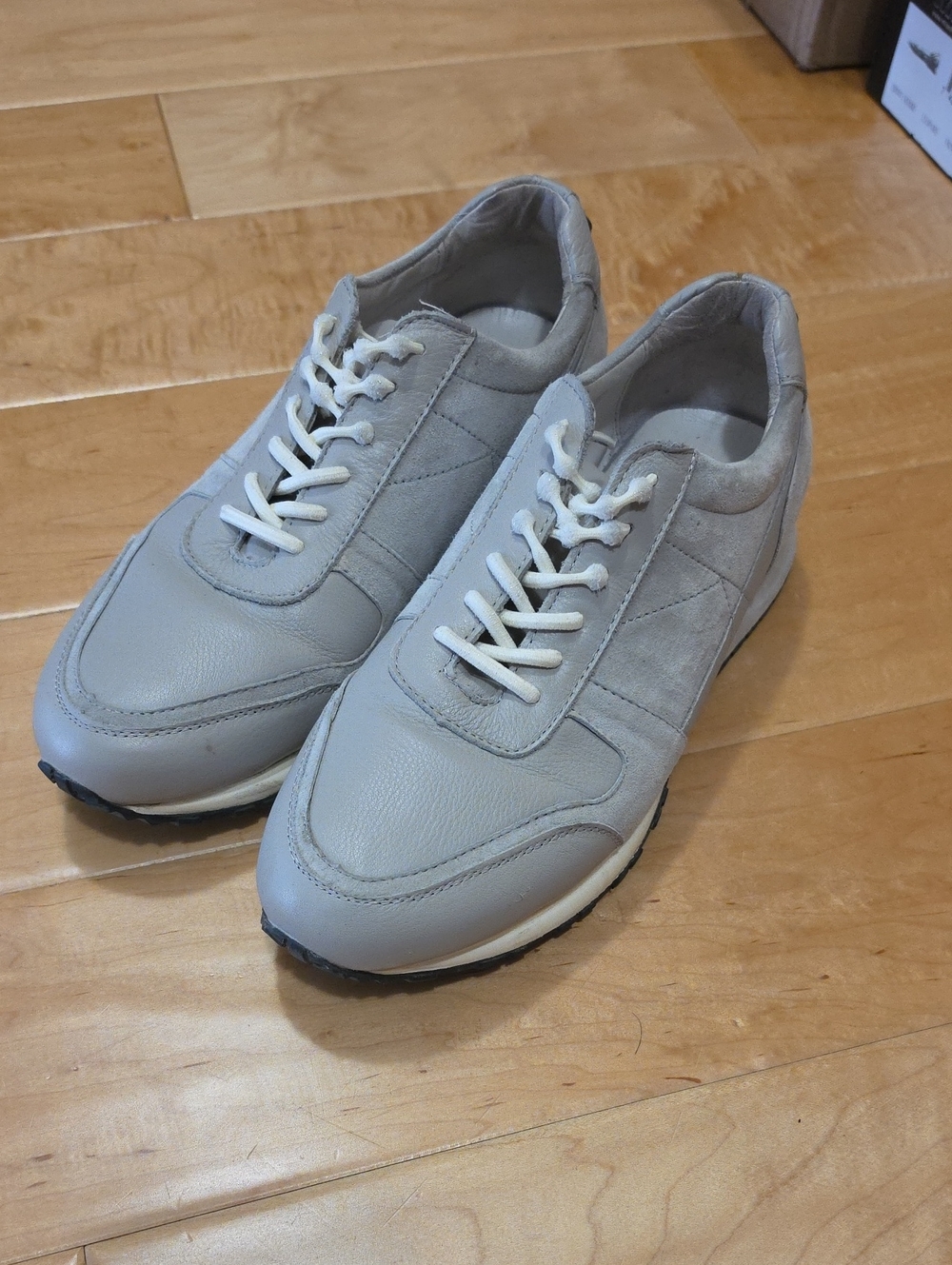Men's Neutral Gray Athletic/Business Casual Sneakers with Cushioned Comfort